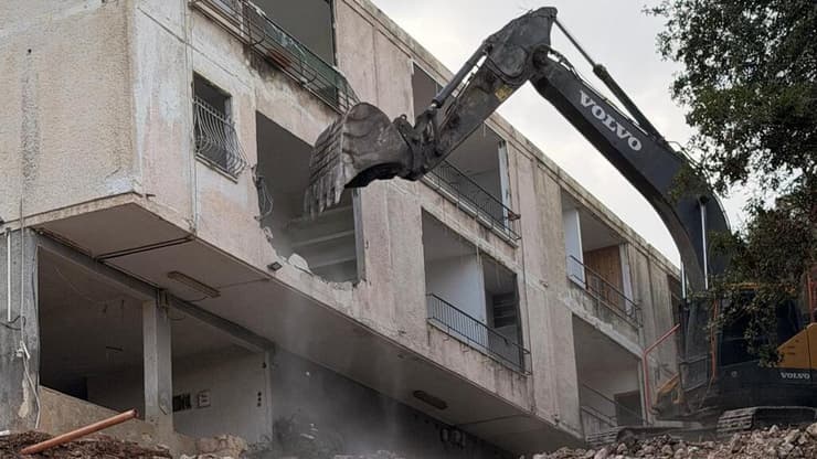 הריסה של בניין ישן במסגרת מיזם התחדשות עירונית של קבוצת שובל בחיפה (צילום: קבוצת שובל) הריסה של בניין ישן במסגרת מיזם התחדשות עירונית של קבוצת שובל בחיפה