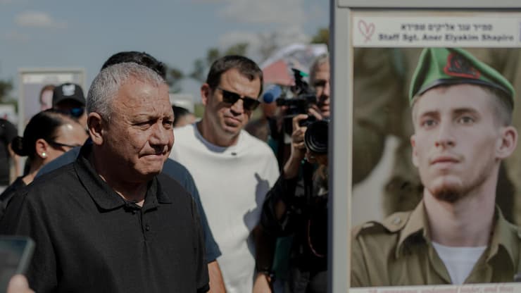שלוש שנים לטבח ה-7 באוקטובר. איזנקוט במתחם פסטיבל הנובה (צילום: Erik Marmor/Getty Images) שלוש שנים לטבח ה-7 באוקטובר. איזנקוט במתחם פסטיבל הנובה