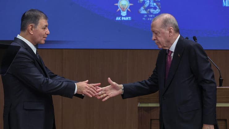 צילום: Adem ALTAN / AFP נשיא טורקיה רג'פ טאיפ ארדואן וראש העיר איזמיר ג'מיל טוגאי