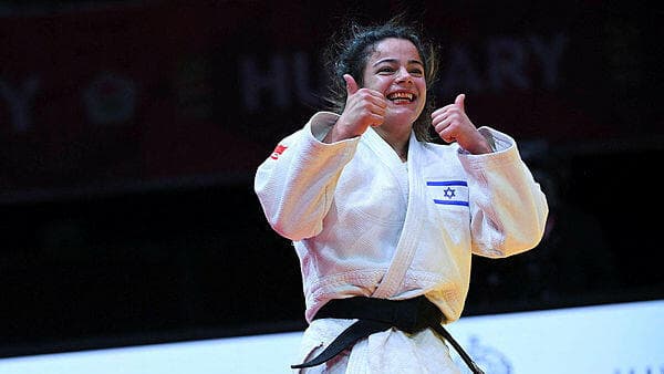 כבר מזמן לא רק אחות של. פרימו (צילום: FERENC ISZA / AFP) פרימו