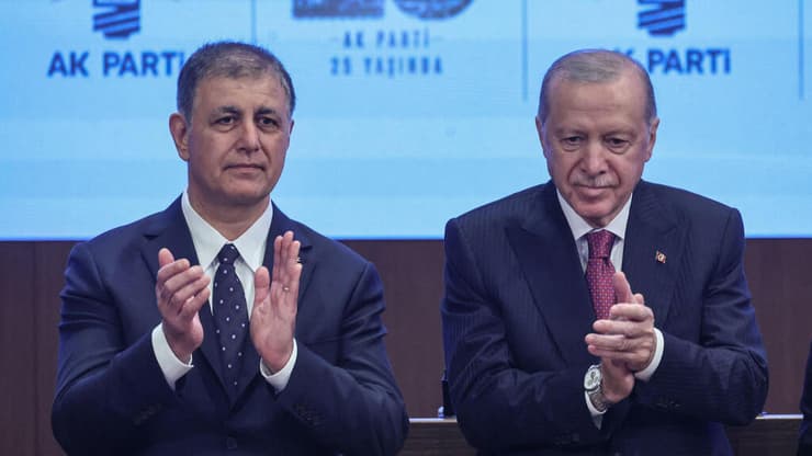 ארדואן וטוגאי בטקס באנקרה, היום (צילום: Adem ALTAN / AFP) נשיא טורקיה רג'פ טאיפ ארדואן וראש העיר איזמיר ג'מיל טוגאי