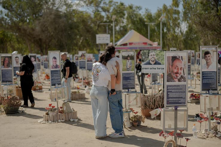 מאות מומחי מודיעין - ואף אחד לא צלצל בפעמונים. מתחם הנובה בשבוע שעבר (צילום: Erik Marmor/Getty Images) שלוש שנים לטבח ה-7 באוקטובר. במתחם פסטיבל הנובה