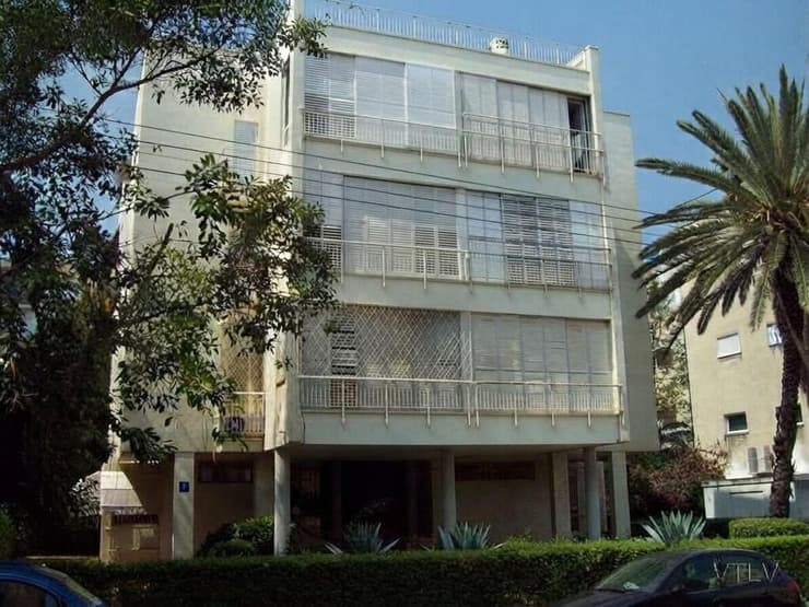 בניין המגורים של יהודה פוליקר (צילום: גל הולצר) בניין המגורים של יהודה פוליקר