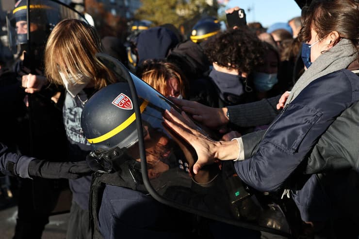 צילום: SIMON WOHLFAHRT / AFP הפגנה פריז כיכר הבסטיליה מחאת תלמידים צרפת