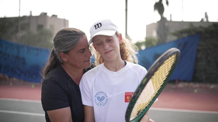 נסיה אזולאי ואמה הדס. אצל חלק מהמשתתפות, הקשר המקצועי הוא גם משפחתי (צילום: אינטרוויזיה) נסיה אזולאי ואמה הדס