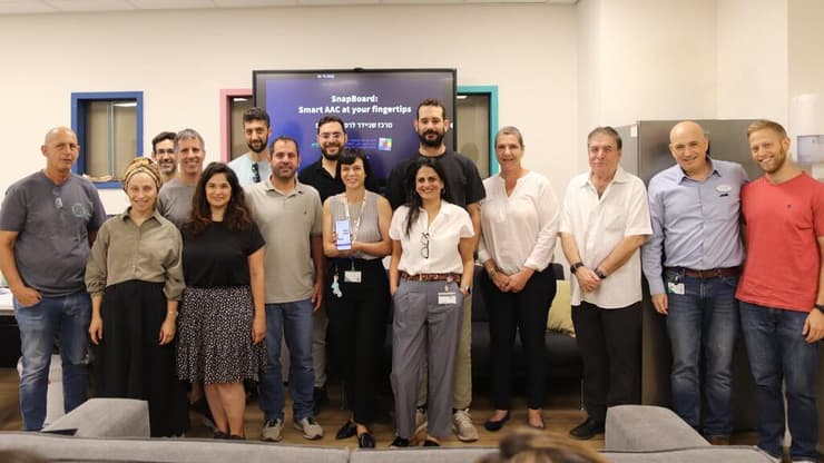 צוות פיתוח מערכת התקשורת בשניידר (דוברות שניידר) צוות פיתוח מערכת התקשורת בשניידר