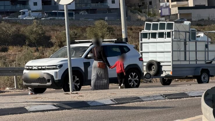 "עומדות בחום של 40 מעלות, עם תינוק כדי לעורר רחמים" (צילום: דוברות המשטרה) הקבצנים שוהים בלתי חוקיים באזור נצרת