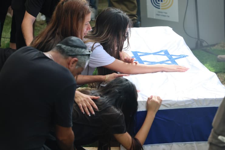 צילום: עמרי שטיין הלוויתו של סרן אליאב חיים צלפמוס ז"ל בבית העלמין בחיפה