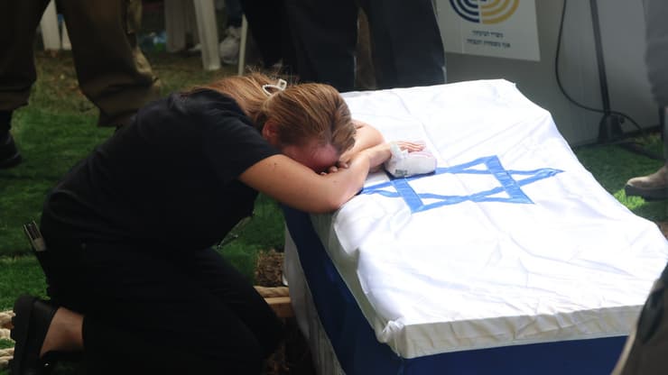 הלוויתו של סרן אליאב חיים צלפמוס ז"ל בבית העלמין בחיפה