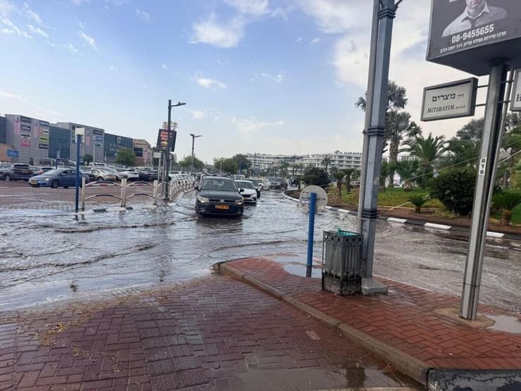 גשם ראשון באילת (צילום: דוברות עיריית אילת) גשם באילת