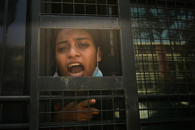 צילום: AP Photo/Manish Swarup דלהי הודו מעצר מפגינים ב מחאה הפגנה נגד ממשלת מודי ויו"ר ועדת הבחירות שם