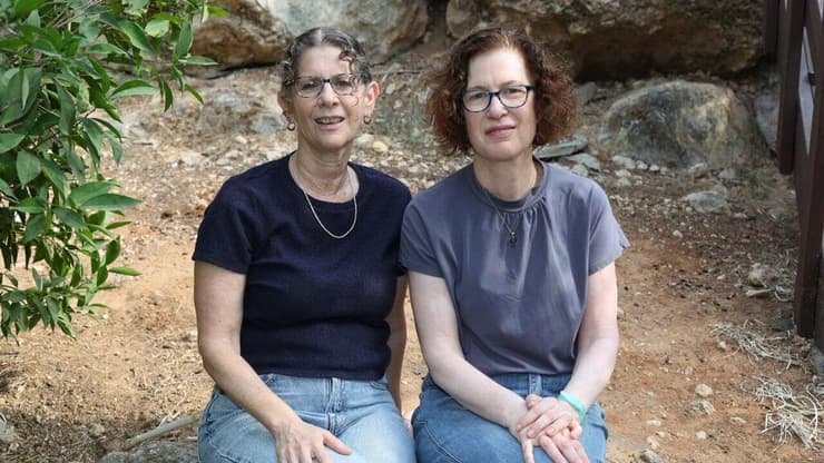 מימין: סגלית (גת) סלמיניס וד"ר נירית לבנון-ארז (צילום: יריב כץ) מימין: סגלית (גת) סלמיניס וד"ר נירית לבנון-ארז