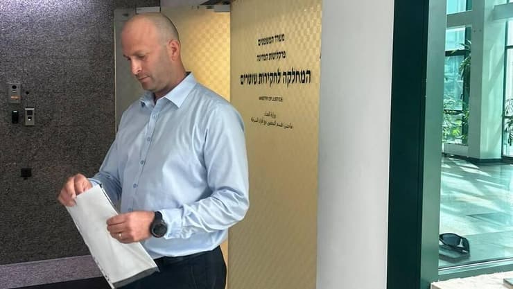 ח"כ יצחק קרויזר בכניסה למח"ש ח״כ יצחק קרויזר בכניסה למח״ש