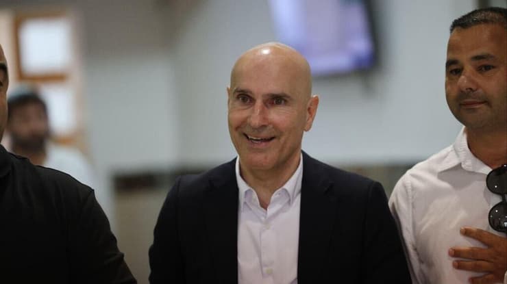אפי נוה. גם הוא הגיע לאולם בית המשפט הבוקר (צילום: אלכס קולומויסקי) אפי נוה