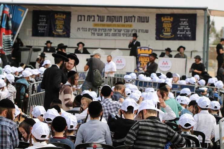 צילום: מיקי שמידט ילדים חרדים בהפגנה מול כלא 10
