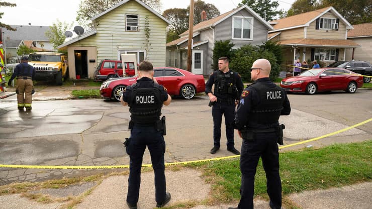 צילום: JEFF SWENSEN / GETTY IMAGES NORTH AMERICA / AFP זירת ה רצח בעיר אירי ב פנסילבניה, ארה"ב
