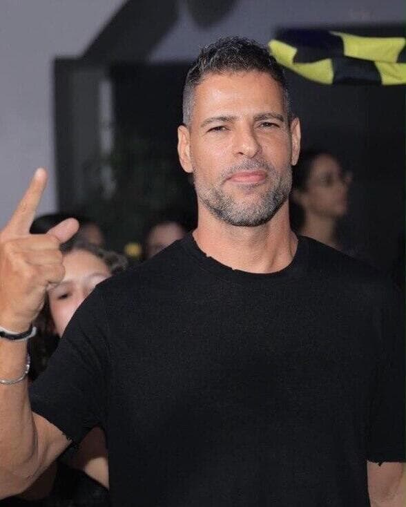 שמעון באבו. "אנשים אומרים לי שאצלי הם טעמו סושי לראשונה" (צילום: אוסף פרטי) שמעון באבו