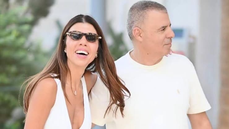 "החזיקה את המפתח לניהול העיר". ראש העיר כפר סבא ורעייתו מיטל (צילום: עמוד האינסטגרם של רפי סער) רפי סער ראש העיר כפר סבא ורעייתו מיטל