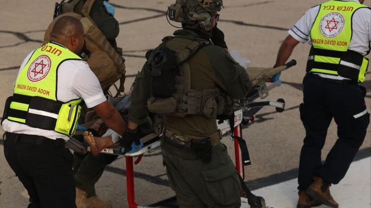 צילום: גיל נחושתן פינוי פצועים לביה"ח רמב"ם