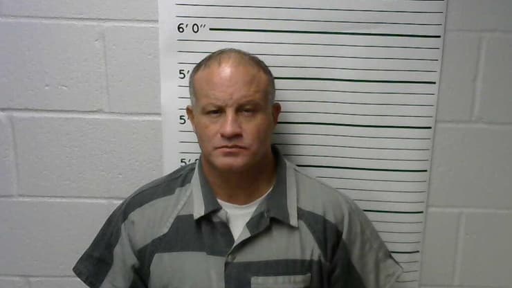 תמונת המעצר של כריסטופר פול בחודש שעבר (Allen Parish Sheriff's Office / KPLC) כריסטופר פול, חשוד באונס שתי ילדות בנות 13, צפוי להפוך למפקד המשטרה של העיירה אליזבת במדינת לואיזיאנה