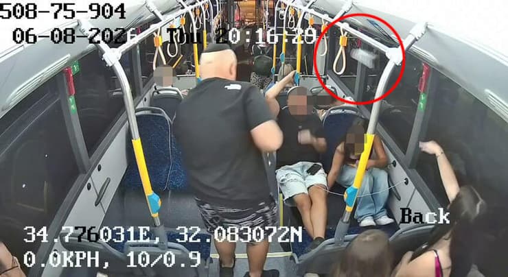 תיעוד של הנערה תוקפת את הצעירה הדרוזית באוטובוס
