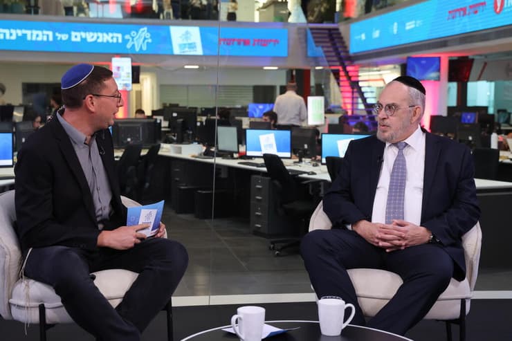 ח"כ אשר עם המנחה שילה פריד (צילום: יריב כץ) ועידת "האנשים של המדינה"