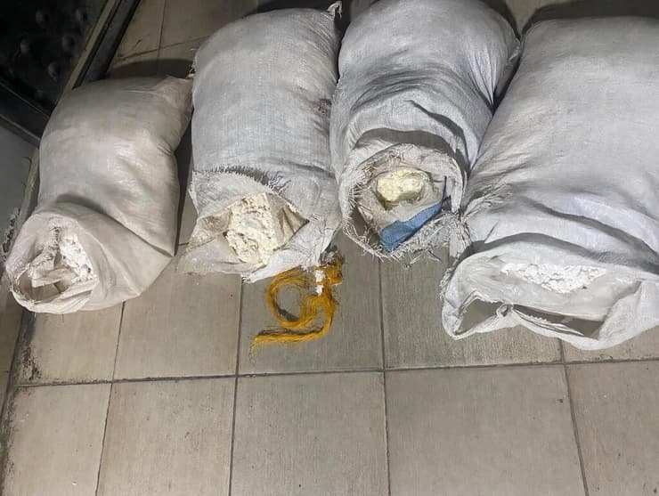 חיזבאללה מתכנן התנקשות? חומרי הנפץ שתפס צבא לבנון. כוחות צבא לבנון תפסו חומרי נפץ שמועברים משטח סוריה ללבנון