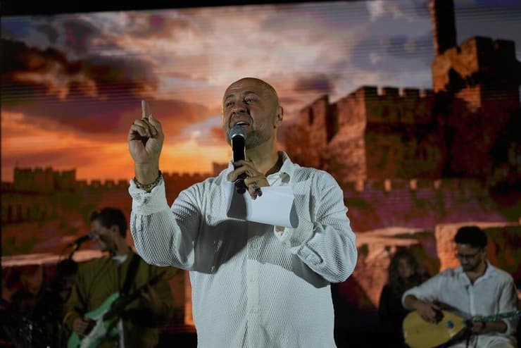 הבישוף רוברט סטרנס (צילום: דודו קורן) הבישוף רוברט סטרנס