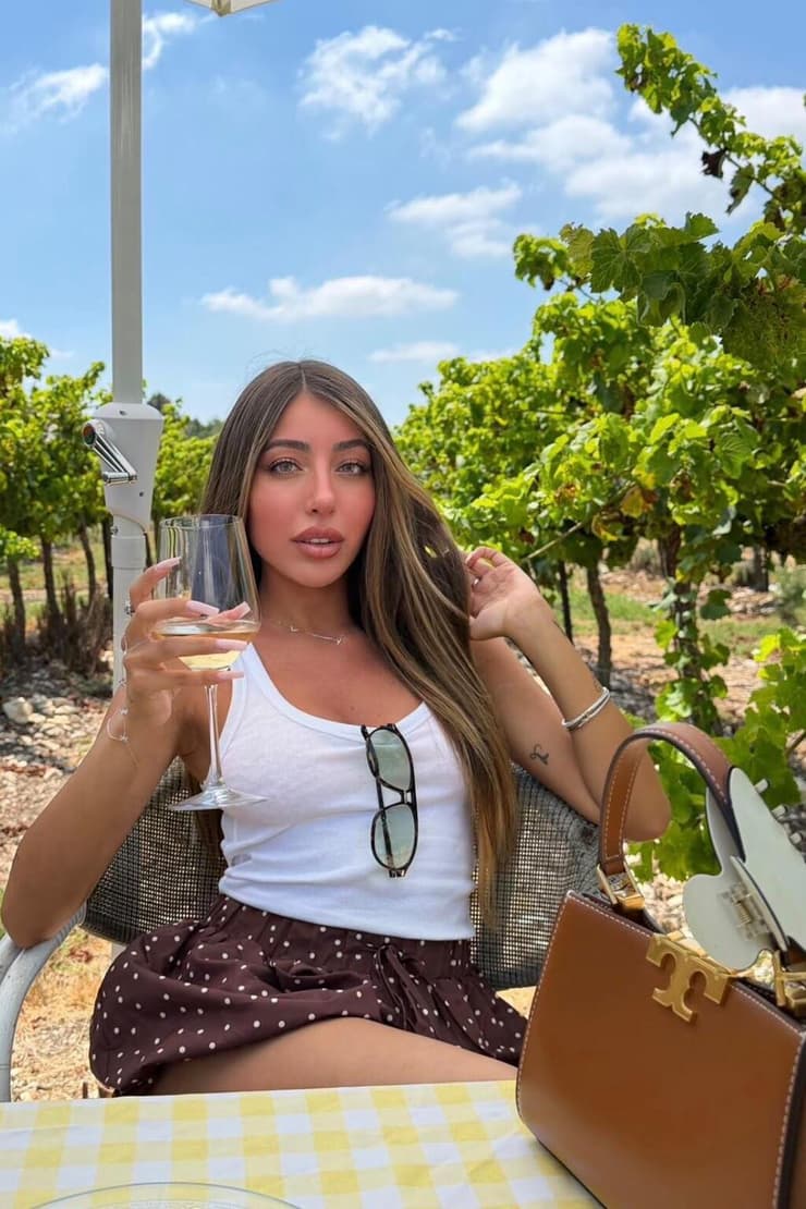 טל הרוש. המתכון שלה לדייט טוב הוא מקום רגוע, אוכל טוב, יין ושיחה טובה (צילום: טל הרוש) טל הרוש
