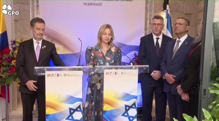 השגרירה החדשה גילינסקי בטקס החנוכה: "אפשר לבנות משהו גדול" (צילום: דוברות משרד החוץ) טקס חנוכת שגרירות קולומביה במרכז ירושלים, במעמד שר החוץ של קולומביה עומר בולה אסקובר, שר החוץ גדעון סער וראש עיריית ירושלים משה ליאון