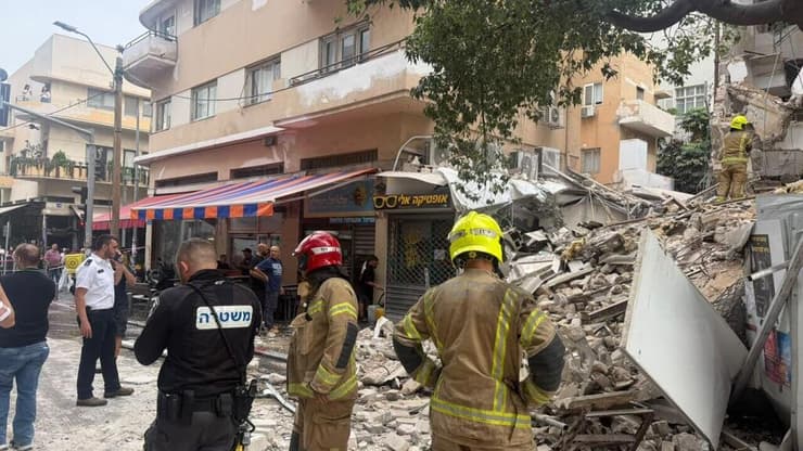 צילום: דוברות המשטרה קריסת מבנה בנחלת בנימין פינת רוטשילד בתל אביב