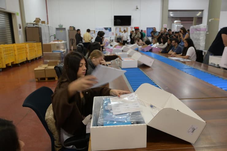 צילום: יובל חן המרכז הלוגיסטי של ועדת הבחירות המרכזי