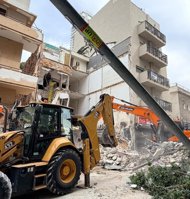 הבניין שקרס ברחוב נחלת בנימין 63 תל אביב (צילום: משרד העבודה) הבניין שקרס ברחוב נחלת בנימין 63 תל אביב