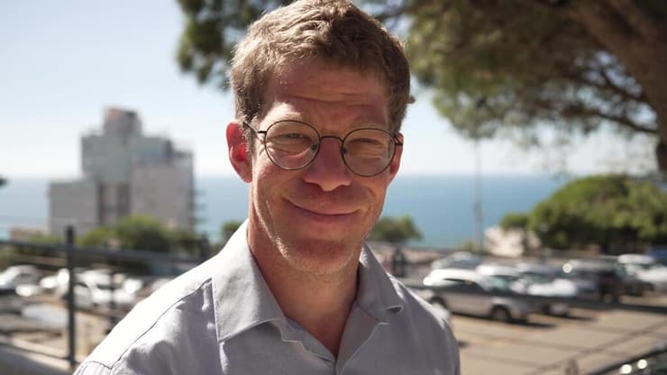 ד"ר לירן גלעדי. "בזכות התואר אני גם עובד בפקולטה לרפואה בצפת, ביחידה לחינוך רפואי - משהו שלא הייתי עושה בלי התוכנית" (צילום: אינטרוויזיה) ד"ר לירן גלעדי