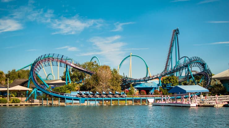 רכבת ההרים Mako בפארק SeaWorld באורלנדו, פלורידה (צילום: VIAVAL TOURS / shutterstock) רכבת ההרים Mako בפארק SeaWorld באורלנדו, פלורידה