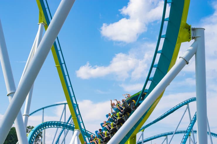 רכבת ההרים Fury 325 בפארק השעשועים Carowinds שבצפון קרוליינה (צילום: Andrii Vodolazhskyi / shutterstock) רכבת ההרים Fury 325 בפארק השעשועים Carowinds שבצפון קרוליינה