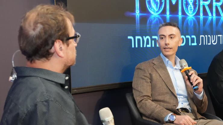 "דמוקרטיזציה של המידע". פרופ' שחר שלי בפאנל עם טל שחף בוועידת Rambam Tomorrow (צילום: דוברות המרכז הרפואי רמב"ם) פרופ' שחר שלי בפאנל עם טל שחף בוועידת Rambam Tomorrow
