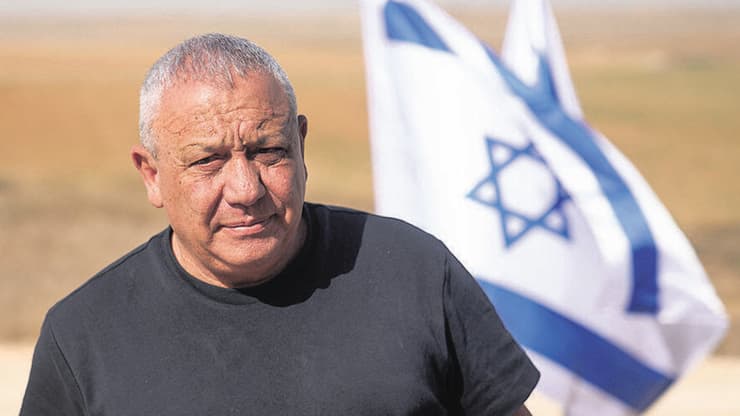 איזנקוט. "נתניהו הביא לאובדן משילות ושליטה ביו"ש, על סף אנרכיה" (צילום: Ariel Schalit/AP) גדי איזנקוט