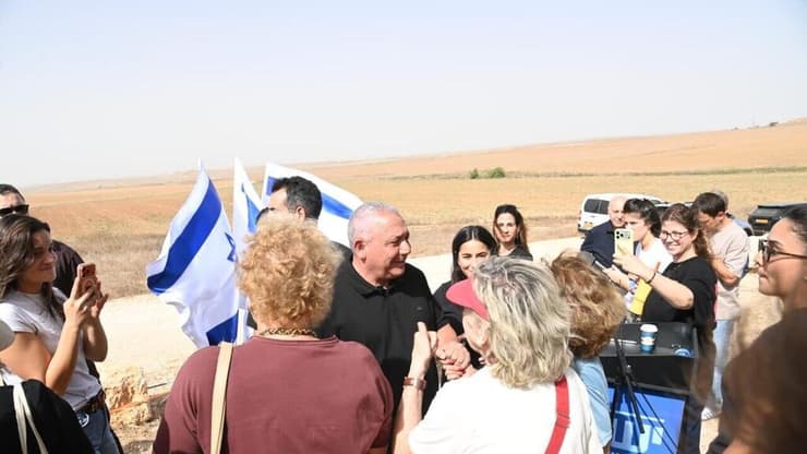 צילום: הרצל יוסף גדי איזנקוט נותן הצהרה מעוטף עזה