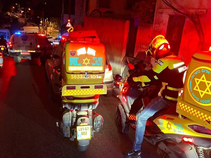 אנשי מד"א במזרח ירושלים (צילום: תיעוד מבצעי מד"א) תיעוד מד"א משכונת אבו תור במזרח ירושלים שבה צעיר נרצח ביריות