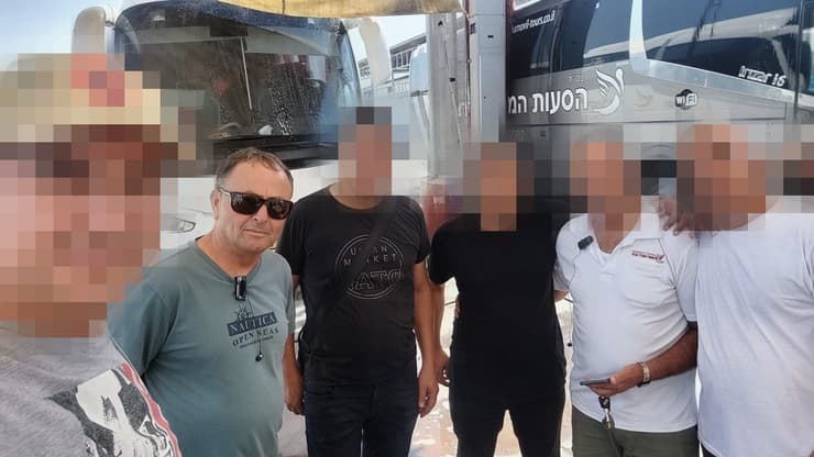 "נהג ותיק, מסור ומאוד אחראי". רביבו ז"ל עם חבריו אבשלום רביבי נהג האוטובוס שנהרג