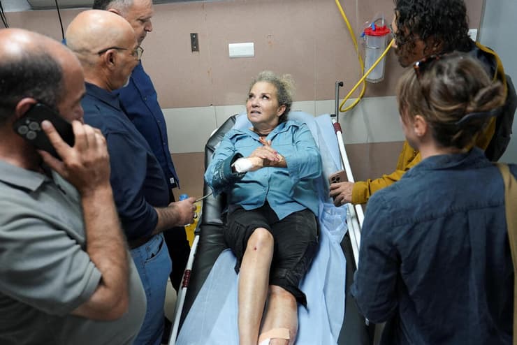 לוין בבית החולים ברמאללה, אתמול (צילום: REUTERS/Ali Sawafta
) היידי לוין