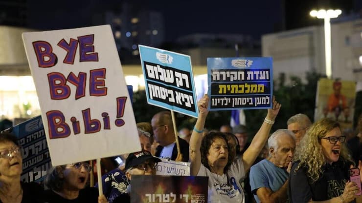 הפגנת התנועה לאיכות השלטון ופורום ארגוני המחאה בכיכר הבימה בתל אביב (צילום: מיכה ורדי) הפגנת התנועה לאיכות השלטון ופורום ארגוני המחאה בכיכר הבימה בתל אביב
