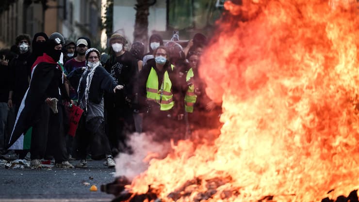 מהומות במרסיי (צילום: hibaud MORITZ / AFP) מהומות במרסיי