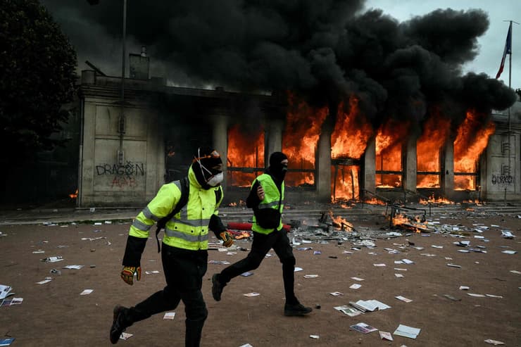 צילום: Jeff PACHOUD / AFP מהומות בצרפת