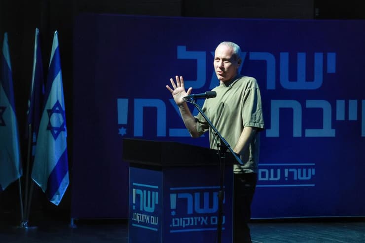 טרופר בכנס (צילום: דנה קופל) חיל טרופר - מדברים ישר!