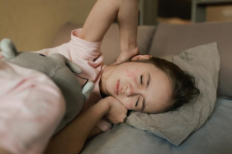הגרד מפריע לשינה. אילוסטרציה (צילום: shutterstock) אטופיק דרמטיטיס, אסתמה של העור