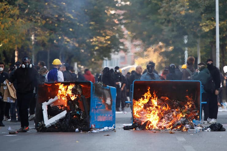 צילום: AP Photo/Boris Grdanoski אלבניה מהומות הפגנות נגד ראש הממשלה טיראנה