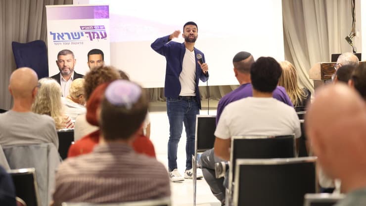 הכנס בחיפה. "צריך ממשלה ימינית רחבה עם וינטר וחדאד" (צילום: אלעד גרשגורן) יוסף חדאד בכנס של מפלגת עמך ישראל