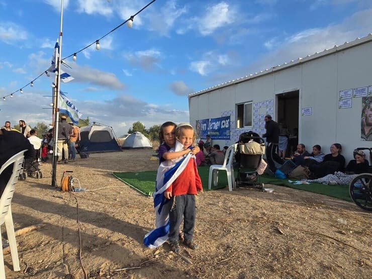 צילום: נחלה פעילים של תנועת נחלה הקימו בחמישי בלילה מאחז ביער שמחוני שבין כפר עזה לנחל עוז